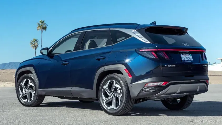 Hyundai Tucson Plug-in Hybrid 2023 вид сбоку и задний бампер