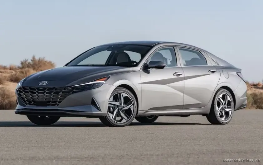 Hyundai Elantra Hybrid 2023 вид спереди