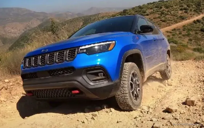 Буксировочные крюки и внедорожные шины Compass Trailhawk 2024