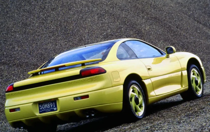 Спортивное купе Dodge Stealth 1991–96 года производства вид сзади
