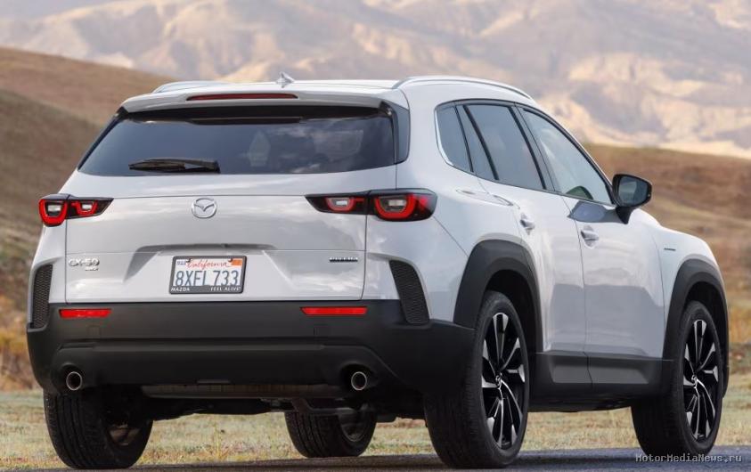 Вид сзади Mazda CX-50 2025 американская версия