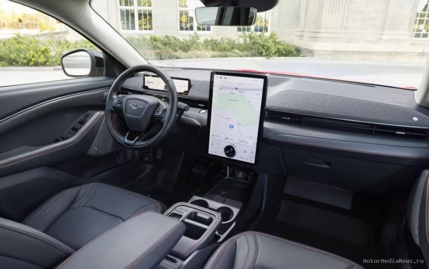 Салон Ford Mustang Mach-E 2025