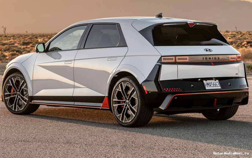 Задняя оптика спортивного Hyundai Ioniq 5 N 2025