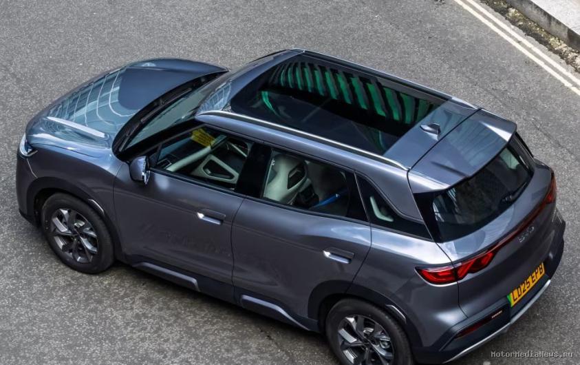 Стеклянная крыша и боковая часть BYD Atto 2