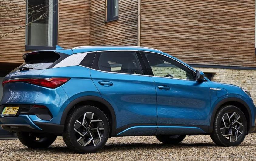 Боковая часть и габариты BYD Atto 3