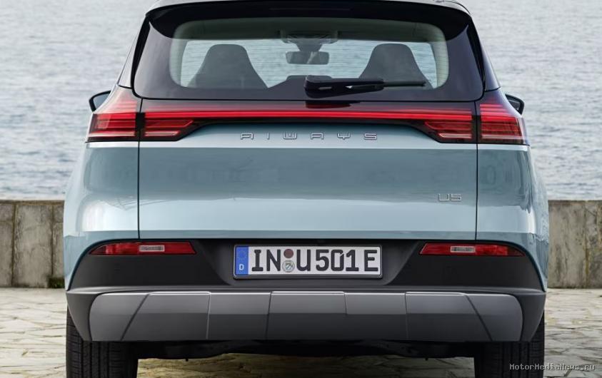 Задняя оптика и вместительный багажник Aiways U5