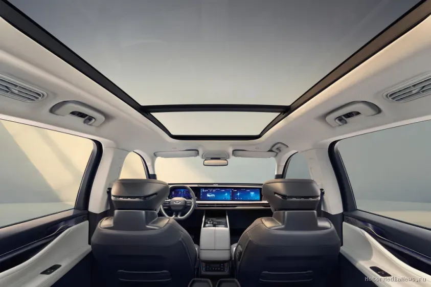 Панорамная крыша и современный интерьер Ford Edge 2024