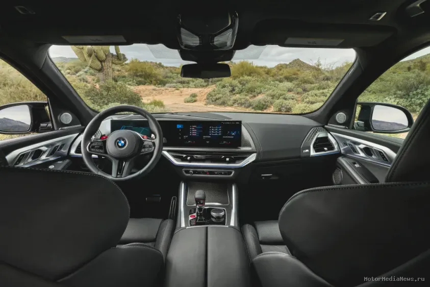 Передняя панель BMW XM 2023