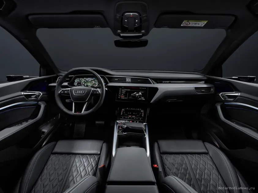 Современный интерьер Audi Q8 e-tron 2023
