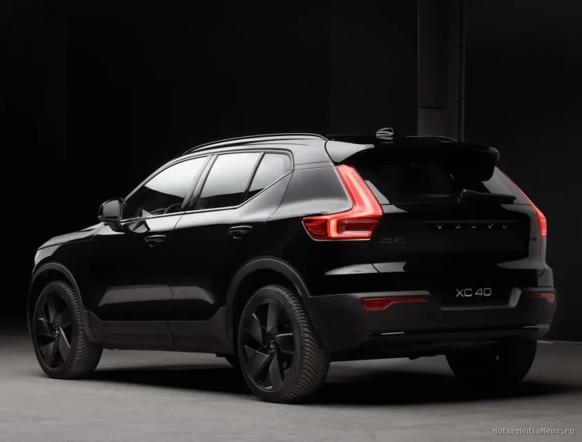 Volvo XC40 2025 года вид сбоку